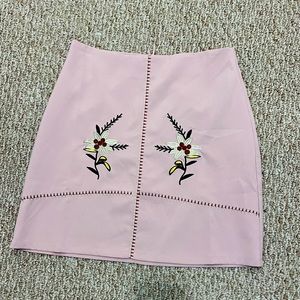 *NWT* Boohoo A Line Mini Skirt with Embroidery. Size: 6US